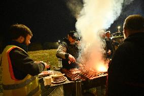 Farmers Block The Motorway Toll - Saint-Arnoult-en-Yvelines