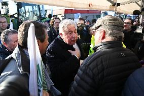 Senate President Larcher Meets Farmers - Saint-Arnoult-en-Yvelines