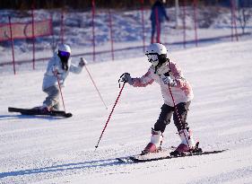 CHINA-JILIN-CHANGCHUN-TAIWAN STUDENTS-ICE & SNOW ENTERTAIMENTS (CN)