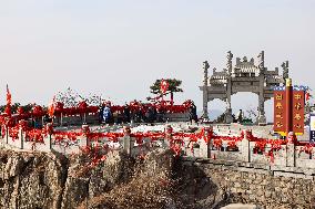 (ShandongHorizon) CHINA-SHANDONG-MOUNT TAI-TOURISM (CN)