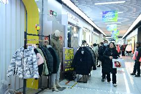 Pinghu Down Jacket Popular in China