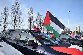 Pro-Palestinian protest showing solidarity with car caravan - Rotterdam