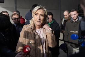 Marine Le Pen visit a farm - Radinghem en Weppes