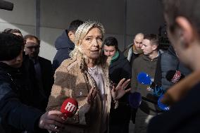 Marine Le Pen visit a farm - Radinghem en Weppes