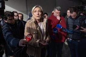 Marine Le Pen visit a farm - Radinghem en Weppes