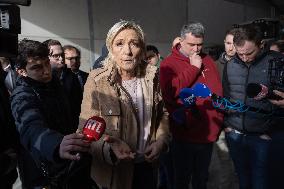 Marine Le Pen visit a farm - Radinghem en Weppes