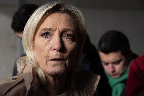 Marine Le Pen visit a farm - Radinghem en Weppes