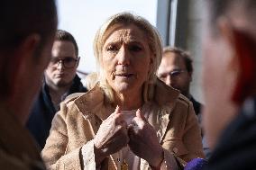 Marine Le Pen visit a farm - Radinghem en Weppes