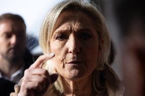 Marine Le Pen visit a farm - Radinghem en Weppes