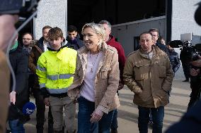 Marine Le Pen visit a farm - Radinghem en Weppes