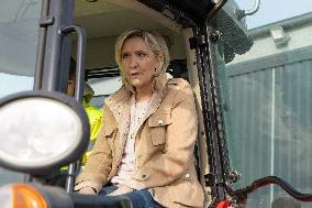 Marine Le Pen visit a farm - Radinghem en Weppes