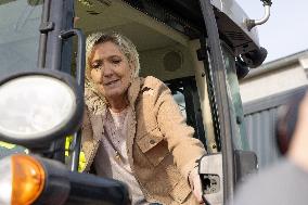 Marine Le Pen visit a farm - Radinghem en Weppes