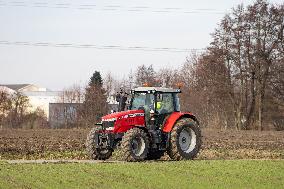 Marine Le Pen visit a farm - Radinghem en Weppes