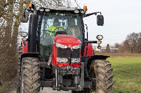 Marine Le Pen visit a farm - Radinghem en Weppes