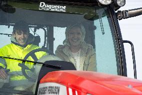 Marine Le Pen visit a farm - Radinghem en Weppes