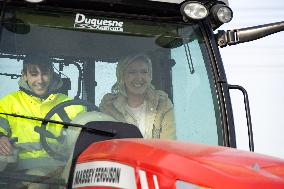 Marine Le Pen visit a farm - Radinghem en Weppes