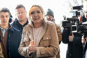 Marine Le Pen visit a farm - Radinghem en Weppes