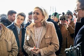 Marine Le Pen visit a farm - Radinghem en Weppes