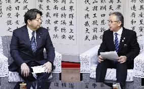 Japan top gov't spokesman in Okinawa