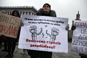 Protest to demand demobilization of military runs in Kyiv