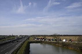 Farmers Block A4 Motorway - Jossigny