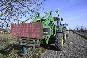 Farmers Block A4 Motorway - Jossigny