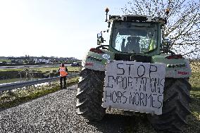 Farmers Block A4 Motorway - Jossigny