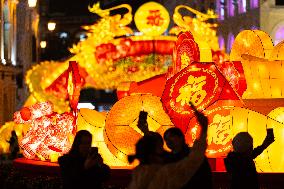 CHINA-MACAO-LIGHT DECORATIONS (CN)