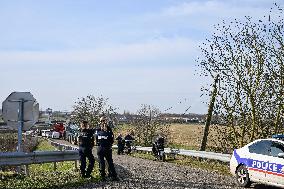 Farmers Block A4 Motorway - Jossigny