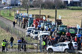 Farmers Block A4 Motorway - Jossigny