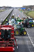 Farmers Block A4 Motorway - Jossigny