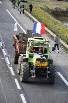 Farmers Block A4 Motorway - Jossigny