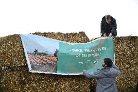 Farmers Block A10 Motorway - Longvilliers