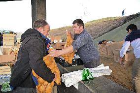 Farmers Block A10 Motorway - Longvilliers