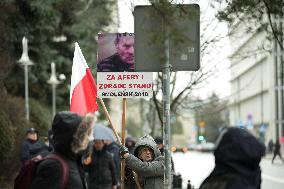 Polish President Pardons Imprisoned Politicians