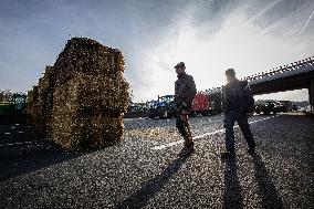 FRANCE-LONGVILLIERS-FARMERS-PROTEST