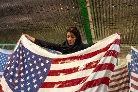 Iranian Factory Makes Us Flags To Burn - Khomein