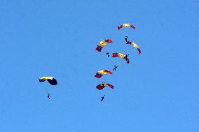 SRI LANKA-COLOMBO-INDEPENDENCE DAY-REHEARSAL-PARATROOPERS-INJURIES