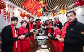 Foreign Students Experience Traditional Chinese Culture