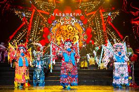 Pupils Perform Peking Opera in Hai'an