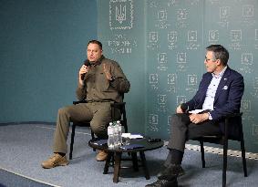 Andrii Yermak and Anders Fogh Rasmussen meet with press in Kyiv