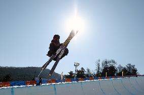 (SP)SOUTH KOREA-HOENGSEONG-WINTER YOUTH OLYMPIC GAMES-FREESTYLE SKIING-MEN'S HALFPIPE