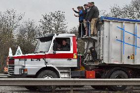 Farmers Block A35 Motorway - Strasbourg