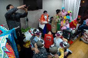 Pupils Perform Peking Opera in Hai'an
