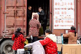 Commodity Wholesale Before The Spring Festival