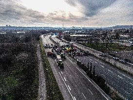 Farmers Block A7 Motorway - Lyon