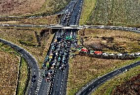 Farmers Block A16 Motorway - Pas-de-Calais