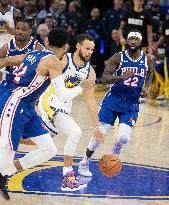 (SP)U.S.-SAN FRANCISCO-BASKETBALL-NBA-76ERS VS WARRIORS