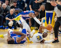 (SP)U.S.-SAN FRANCISCO-BASKETBALL-NBA-76ERS VS WARRIORS