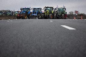 French Farmers Block The A10 Highway - Limours